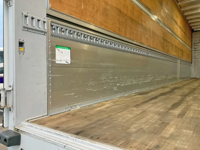 助手席側アオリ後方にキズがあります。|UDトラックス クオン 2PG-CD5CAの写真13