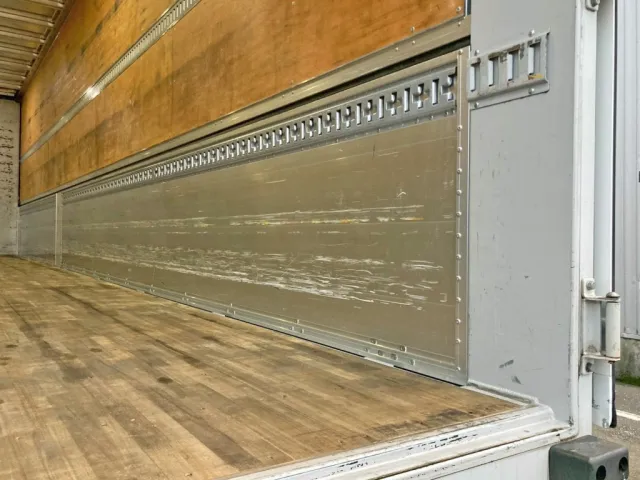 運転席側アオリ後方にキズがあります。|UDトラックス クオン 2PG-CD5CAの写真14