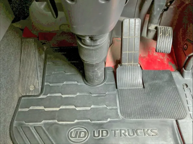 2ペダル仕様です。|UDトラックス クオン 2PG-CD5CAの写真30