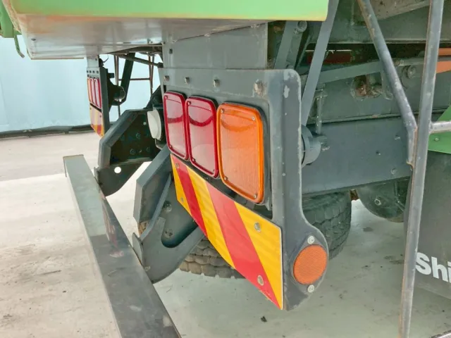 運転席側テールランプブラケットに歪みがあります。|UDトラックス コンドル QDG-PW39Lの写真36