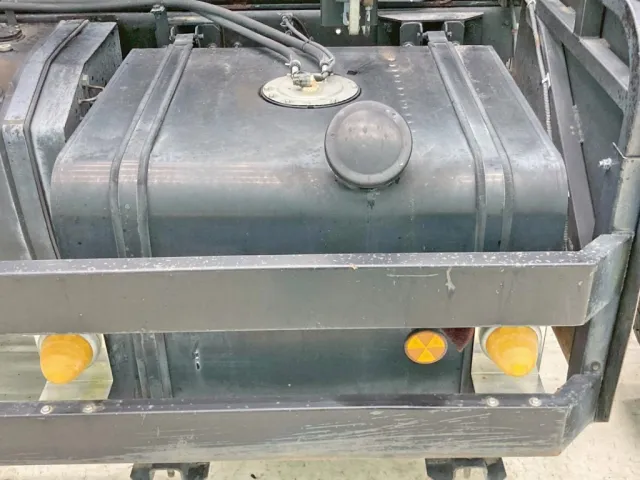 燃料タンクは200Lです。|UDトラックス コンドル QDG-PW39Lの写真47