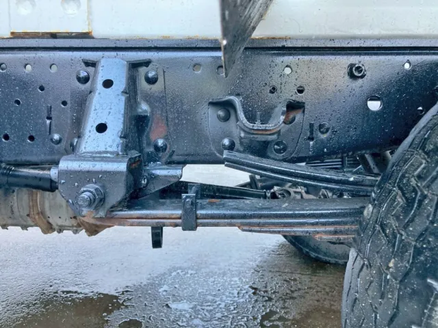 リーフサスです。|いすゞ エルフ TPG-NKR85N(2WD)の写真5