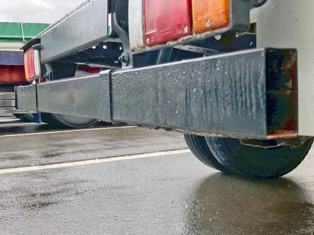 リヤバンパー運転席側カバー欠品しています。|いすゞ エルフ TPG-NKR85N(2WD)の写真22