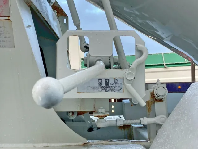 上物の操作レバーです。(運転席側)|いすゞ エルフ TPG-NKR85N(2WD)の写真28