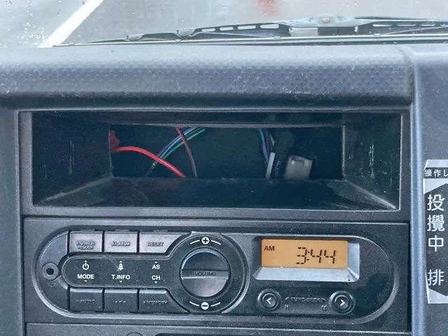 コンソールボックスが欠品しています。|いすゞ エルフ TPG-NKR85N(2WD)の写真34