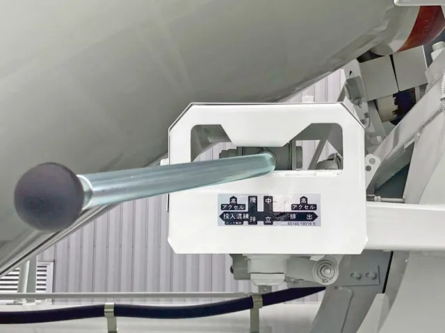 上物の操作レバーです。(助手席側)|三菱 スーパーグレート 2KG-FV80GXの写真14