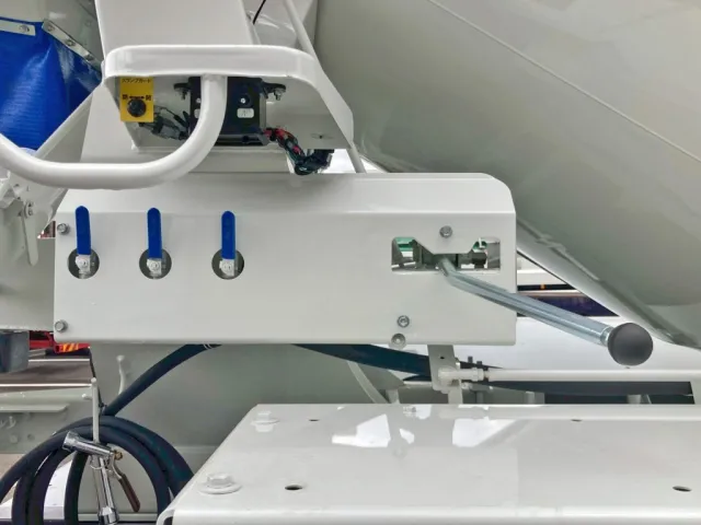 上物の操作レバーです。(運転席側)|三菱 スーパーグレート 2KG-FV80GXの写真15