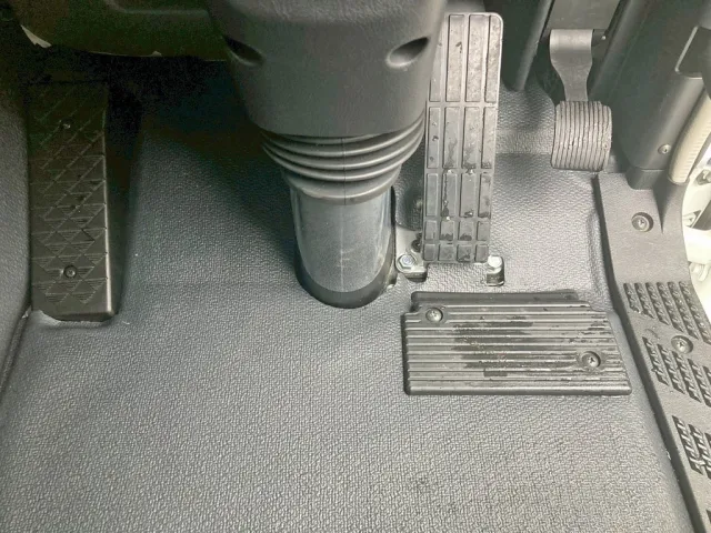 2ペダル仕様です。|三菱 スーパーグレート 2KG-FV80GXの写真25