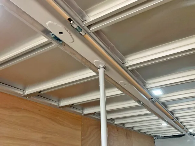 突っ張り棒付きです。|トレクス  PFB34118の写真12