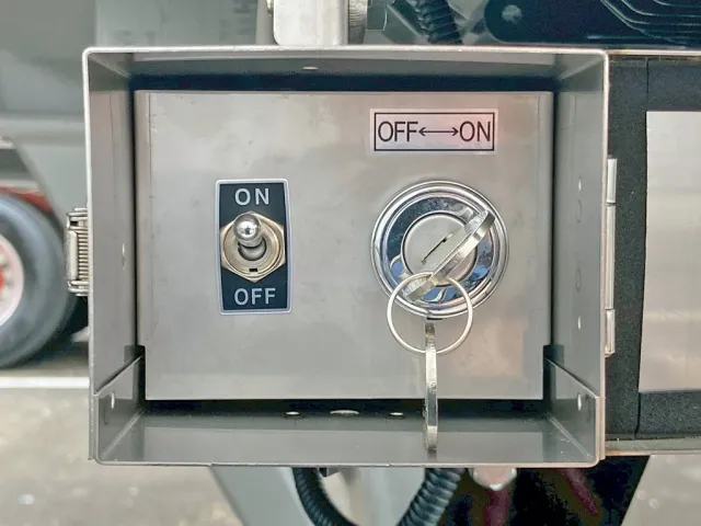 ウイングのメインスイッチです。|トレクス  PFB34118の写真18