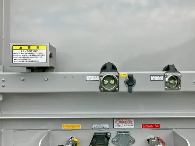 メタルコンセントが2種類付いています。(左側：φ60　右側：φ50)|トレクス  PFB34118の写真23