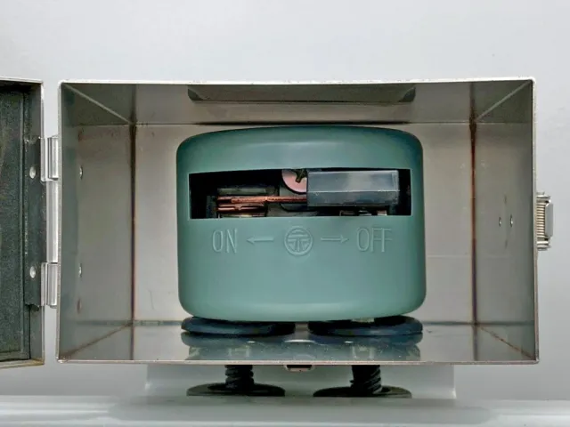 メタルコンセントの電源スイッチです。(ON側：φ60使用時　OFF側：φ50使用時)|トレクス  PFB34118の写真25