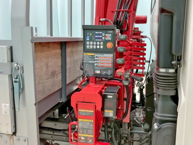 アウトリガーは差し違い式です。|日野 デュトロ 2KG-XZU712M(2WD)の写真11