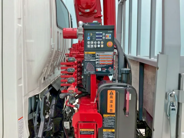 クレーンの操作レバーです。|日野 デュトロ 2KG-XZU712M(2WD)の写真12