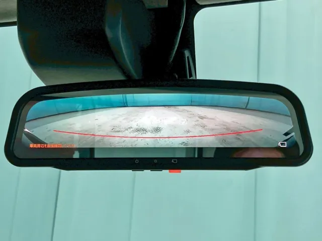 ルームミラーはバックモニターに切り替わります。|日野 デュトロ 2KG-XZU712M(2WD)の写真18