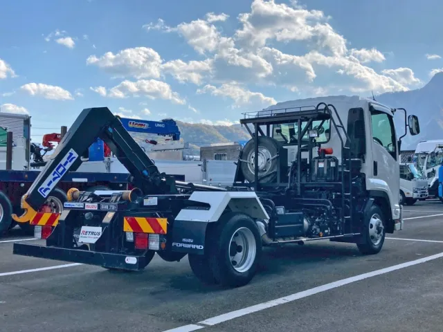 いすゞ フォワード 2RG-FRR90S4(2WD)の写真4