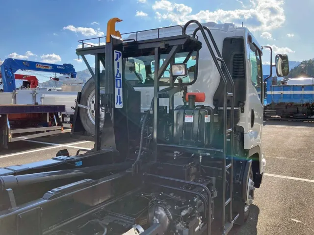 つい立て付きです。|いすゞ フォワード 2RG-FRR90S4(2WD)の写真9