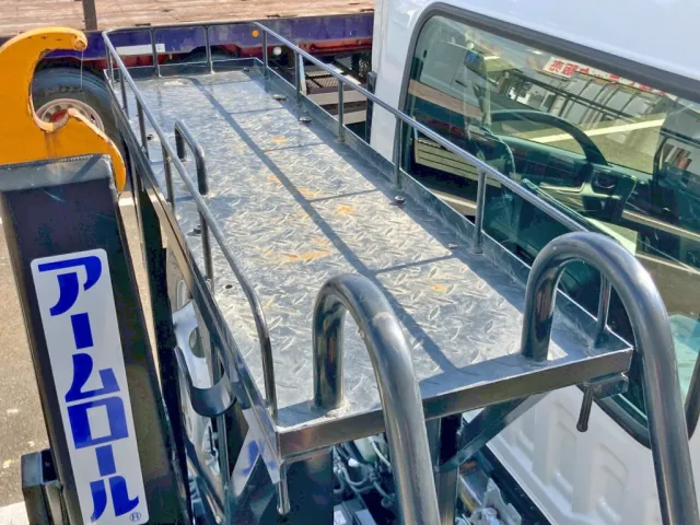 つい立て上部の踊り場の状態です。|いすゞ フォワード 2RG-FRR90S4(2WD)の写真10