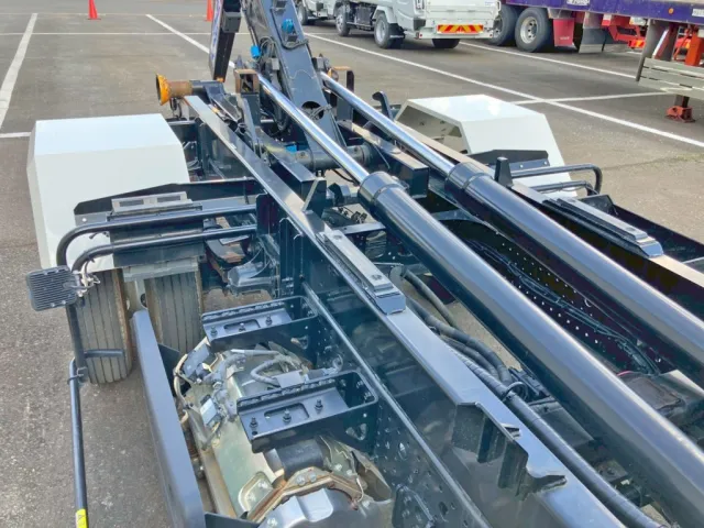 ツインシリンダーです。|いすゞ フォワード 2RG-FRR90S4(2WD)の写真12