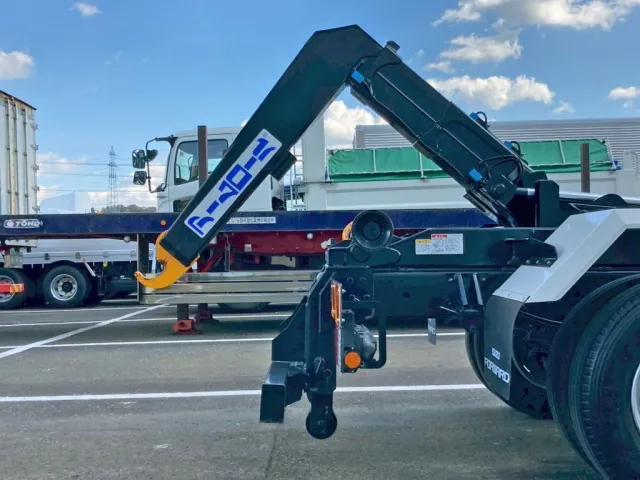 ジャッキは手動式です。|いすゞ フォワード 2RG-FRR90S4(2WD)の写真13