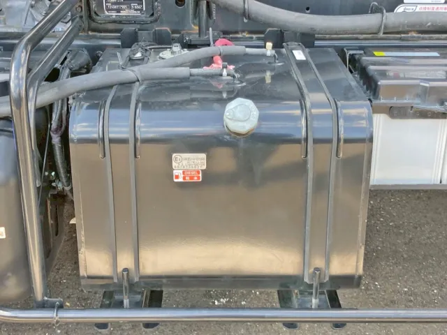 燃料タンクは90Lです。|いすゞ フォワード 2RG-FRR90S4(2WD)の写真18
