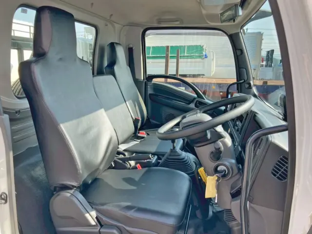 ベッドレスキャビンです。|いすゞ フォワード 2RG-FRR90S4(2WD)の写真9