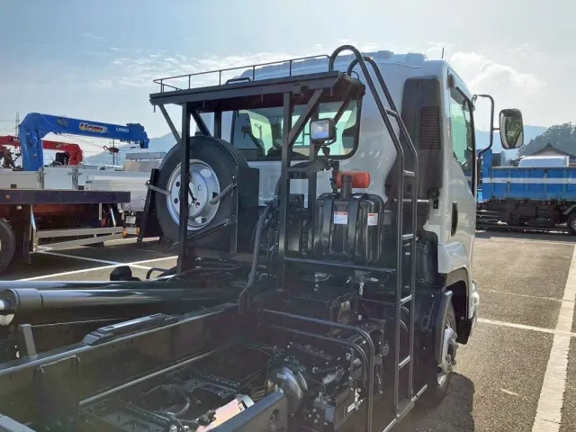 つい立て付きです。|いすゞ フォワード 2RG-FRR90S4(2WD)の写真16