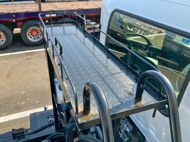 つい立て上部の踊り場の状態です。|いすゞ フォワード 2RG-FRR90S4(2WD)の写真17