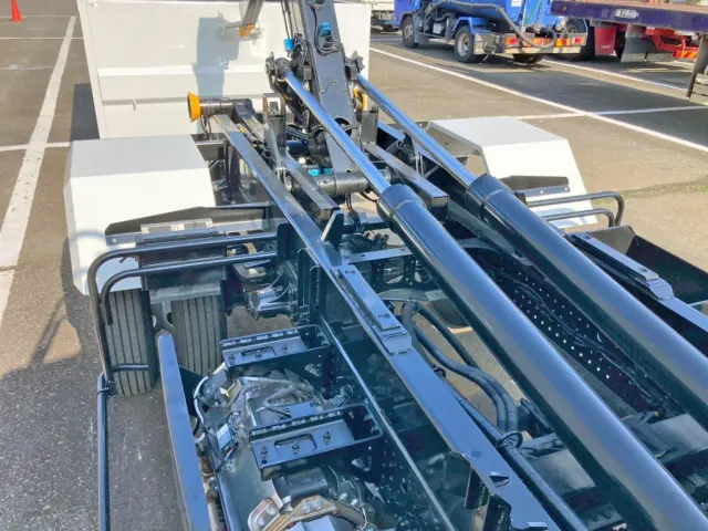 ツインシリンダーです。|いすゞ フォワード 2RG-FRR90S4(2WD)の写真22