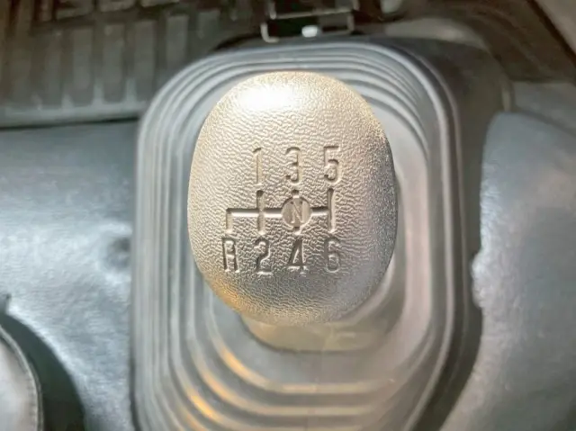 いすゞ フォワード 2RG-FRR90S4(2WD)の写真32