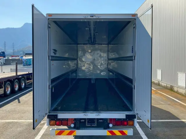 リヤドアは90度ストッパー付きです。|三菱 スーパーグレート 2PG-FS74HZの写真10