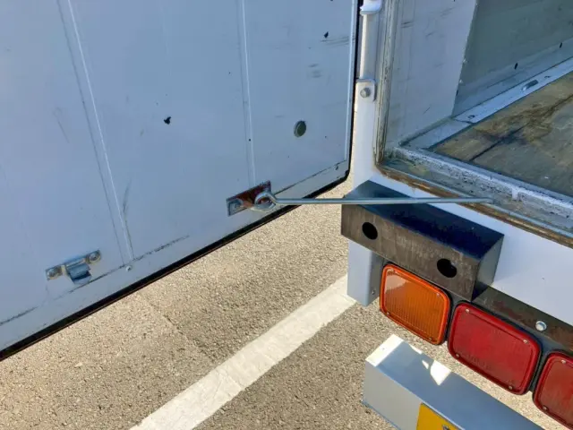 助手席側ストッパーの状態です。|三菱 スーパーグレート 2PG-FS74HZの写真11