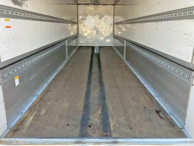 床は板張りです。|三菱 スーパーグレート 2PG-FS74HZの写真14