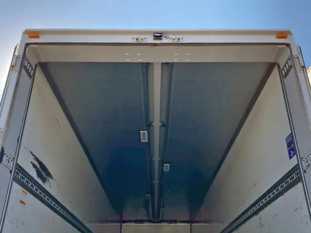 センタービーム周りの状態です。(後方)|三菱 スーパーグレート 2PG-FS74HZの写真17