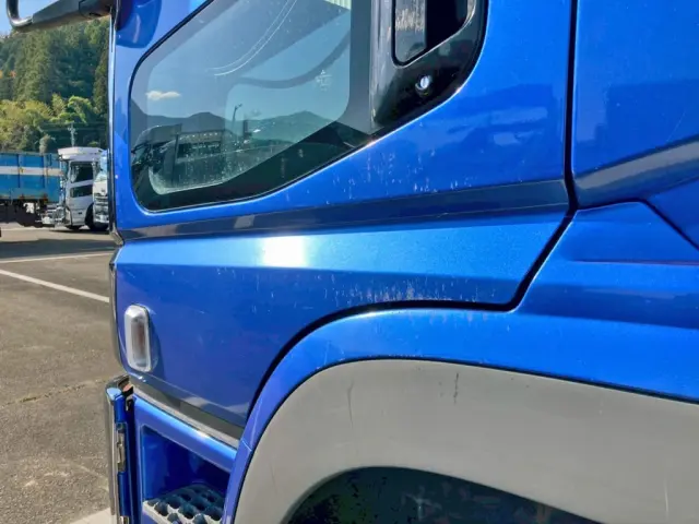 助手席ドアに小キズがあります。|三菱 スーパーグレート 2PG-FS74HZの写真25