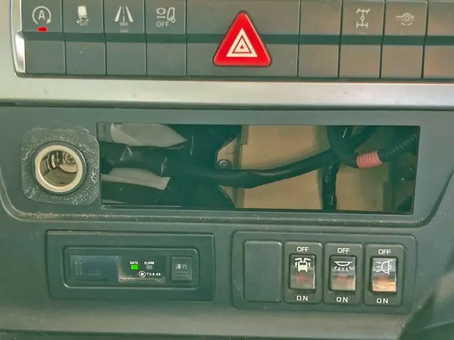 コンソールボックスが欠品しています。|三菱 スーパーグレート 2PG-FS74HZの写真30