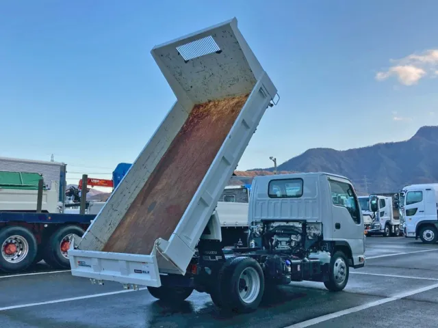 いすゞ エルフ 2RG-NJR88AN(2WD)の写真4