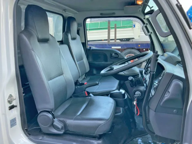 いすゞ エルフ 2RG-NJR88AN(2WD)の写真7