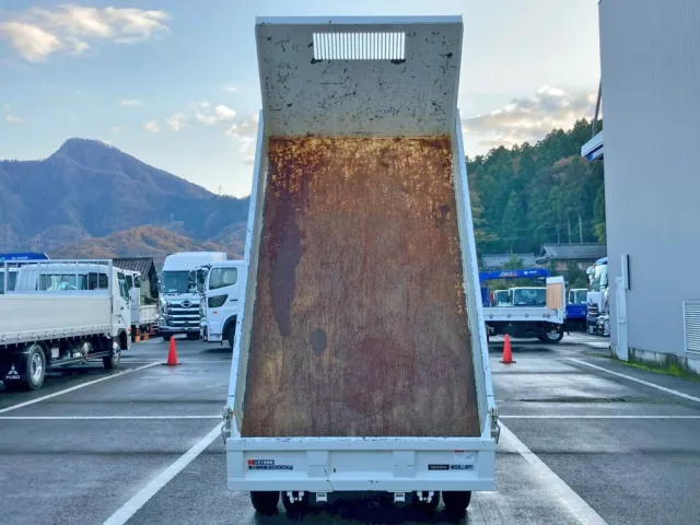 いすゞ エルフ 2RG-NJR88AN(2WD)の写真8