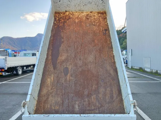 いすゞ エルフ 2RG-NJR88AN(2WD)の写真9