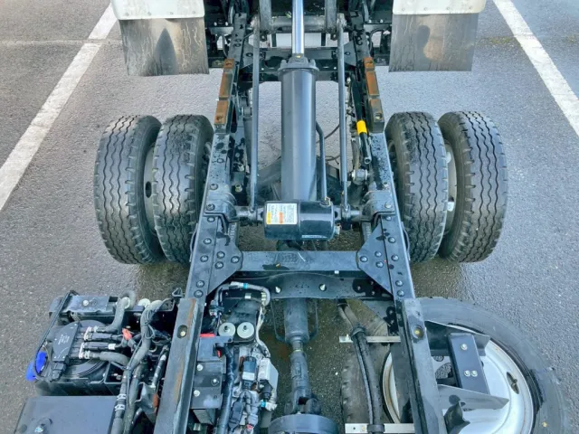 いすゞ エルフ 2RG-NJR88AN(2WD)の写真14