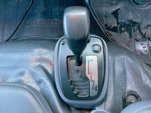 いすゞ エルフ 2RG-NJR88AN(2WD)の写真24