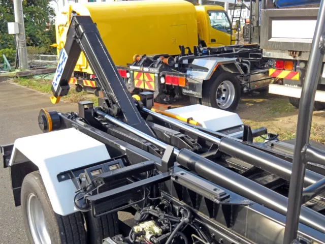 三菱 キャンター 2RG-FBAV0(2WD)の写真7