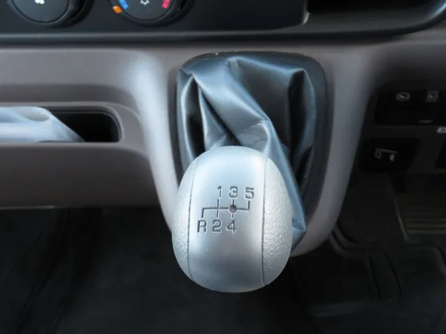 三菱 キャンター 2RG-FBAV0(2WD)の写真12