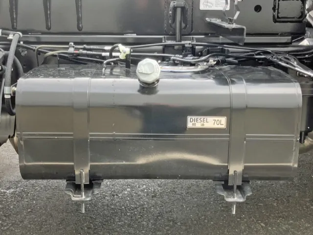 燃料タンクは70Lです。|三菱 キャンター 2RG-FBAV0(2WD)の写真24