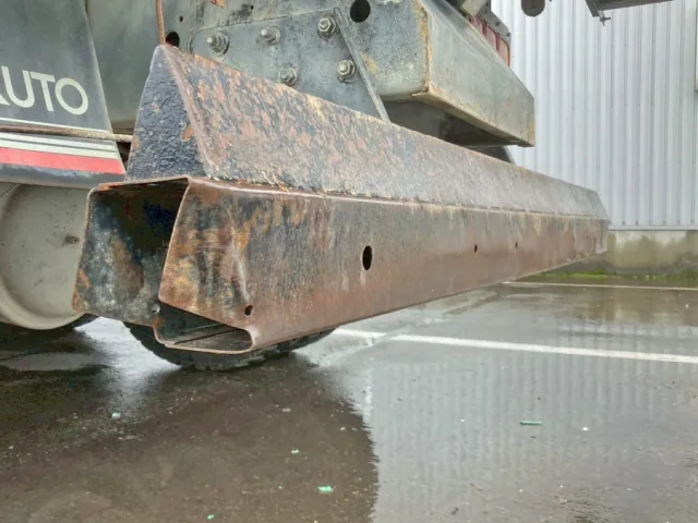 リヤバンパー助手席側に曲がりがあります。|三菱 スーパーグレート QPG-FV60VXの写真29