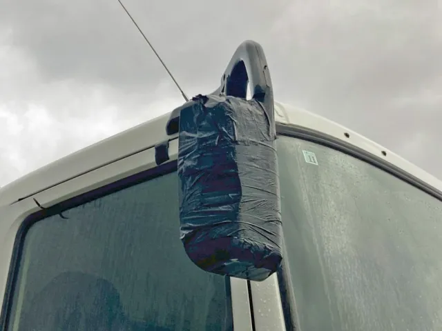 運転席側サイドミラーカバーに割れがあります。|三菱 スーパーグレート QPG-FV60VXの写真40