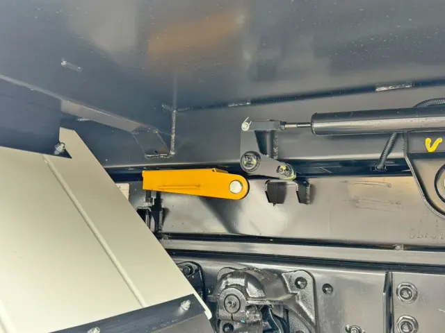 シャーシとネタの状態です。(縦ネタ・横ネタ鉄製です)|三菱 ファイター 2KG-FK62F(2WD)の写真11