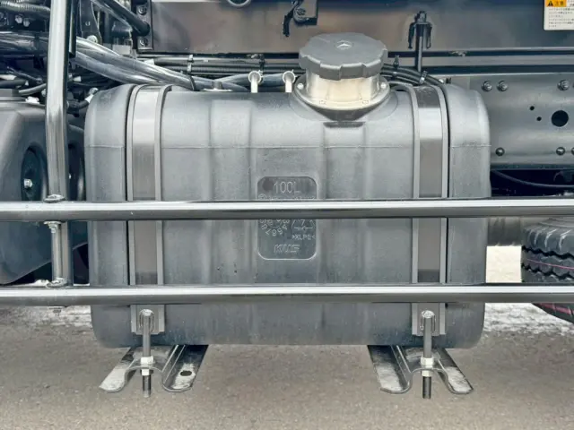 燃料タンクは100Lです。|三菱 ファイター 2KG-FK62F(2WD)の写真33