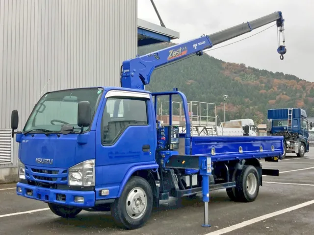 クレーンは3段です。|いすゞ エルフ 2RG-NKR88R(2WD)の写真1